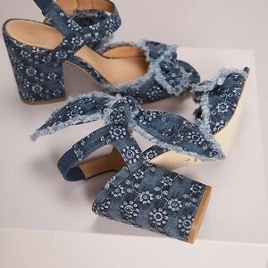 Bill Blass Carmen Denim Blue Floral Heels